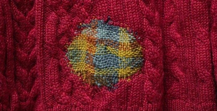 Konsten att laga osynligt: Vardagslagning som räddar stickat och denim